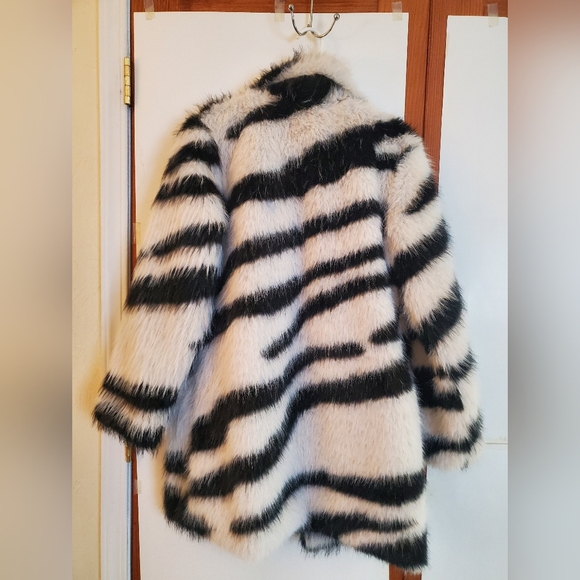 Faux Fur Zebra Print Mid Length Coat 2X - Picture 2 of 5